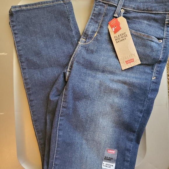 Levi's Jeans - Picture 6 of 8